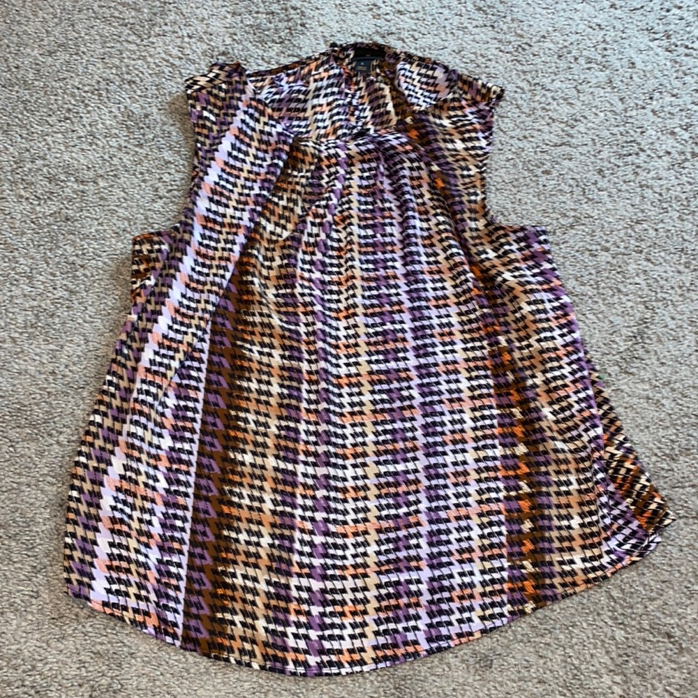 Patterned Worthington blouse.